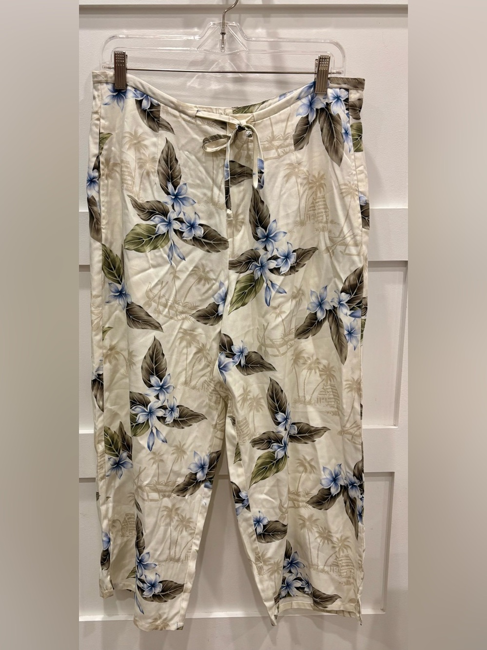 Hilo Hattie Cream Floral Cropped Drawstring Pants with Blue Accents
